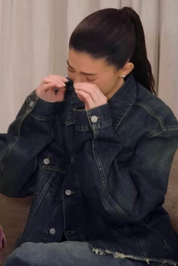 Pro reality show cokoli: Kris Jenner oznámila dcerám, že jí našli nádor, před kamerami. Kylie se zhroutila v slzách - fotka 1/1