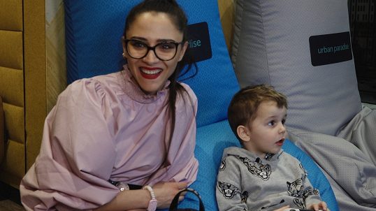 Pohledny Pritel Se Jako Nahradni Tatka Osvedcil Uvazuje Hvezda Slunecne O Dalsim Diteti Stream