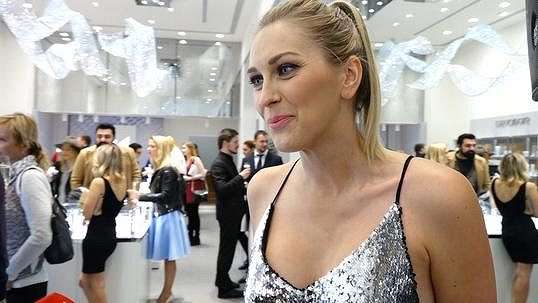 Takhle Se Nam Libi Zorka Hejdova Vyrazila V Bujnem Dekoltu A Provetrala Silikonove Trojky Televizeseznam Cz