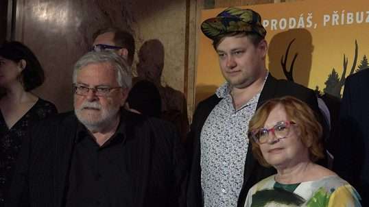 Cestovani Nepripada V Uvahu Herec Jan Kacer Promluvil O Tom Jak Si Uzivaji Leto S Ninou Diviskovou Stream