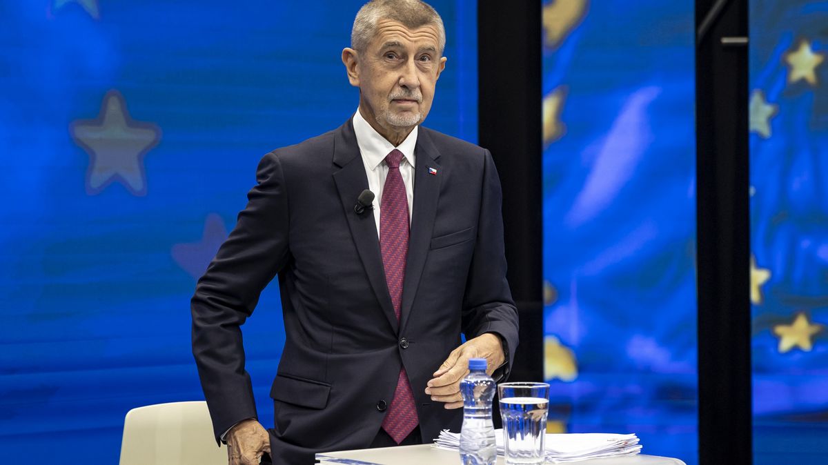 Andrej Babiš se oklepal z covidu a tepe do plastových víček: Sám jste je schválil, vmetli mu lidé. Co na to expremiér?