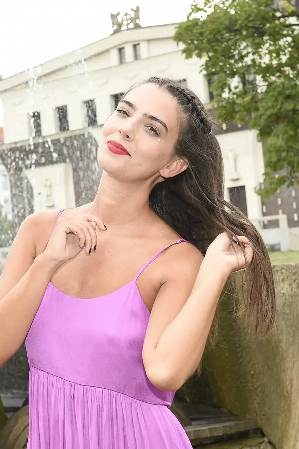 Největší koketa z Ulice se pochlubila radostnou novinkou: Natálie Holíková čeká miminko s princem z Troškovy pohádky - fotka 1/1