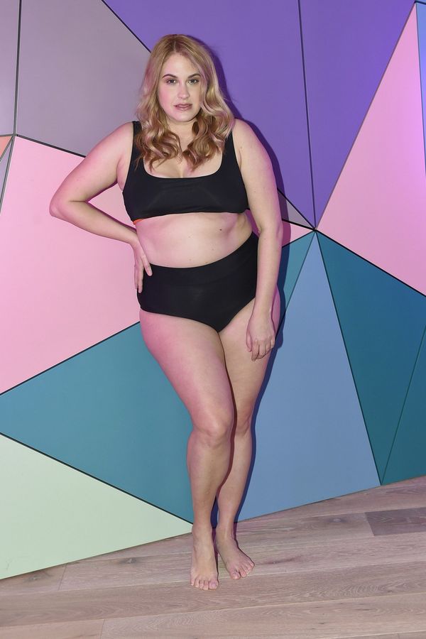 Důkaz, že krev a mlíko křivky jsou sexy! Nejznámější česká plus size modelka se na pláži svlékla do plavek - fotka 1/1