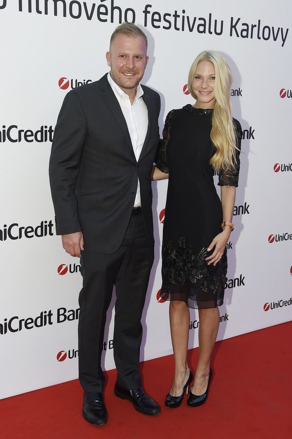 Tohle tělo si doma hýčká televizní kuchař Raditsch. Jeho žena předvedla žhavé snímky z postele zcela nahá  - fotka 1/1