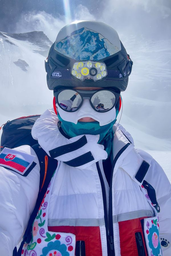 První Slovenka na vrcholu Everestu bez použití kyslíku: Zrzka ze Soudkyně Barbary dosáhla životní mety
 - fotka 1/1