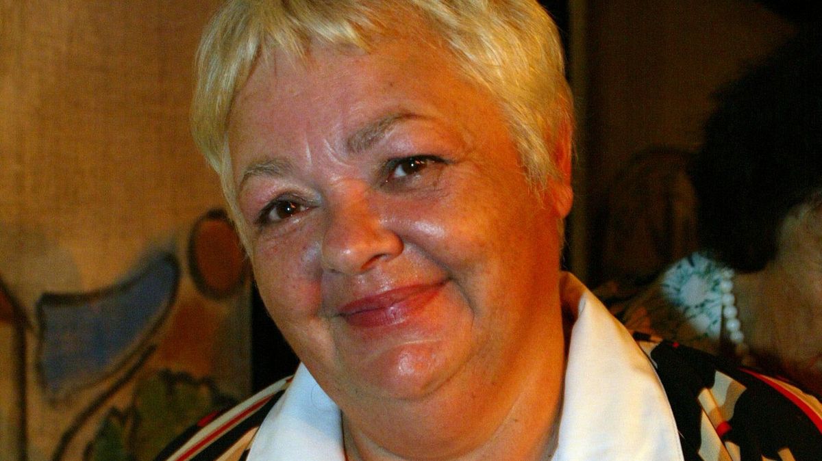 Dora, Askepotts onde søster.  I eventyret spilte Šafránková rollen som en gravid kvinne.  Under filmingen gjennomgikk hun en alvorlig prosedyre.