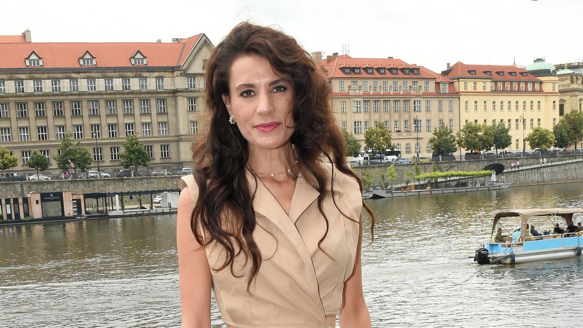 Víc hot už to být nemůže. Moderátorka hanbaté seznamky Monika Timková zapózovala při západu slunce v bikinách