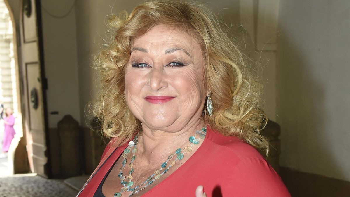 Žena s velkými ňadry není elegantní nikdy, míní Halina Pawlowská: Křivky nechala vyniknout v nepřehlédnutelných šatech