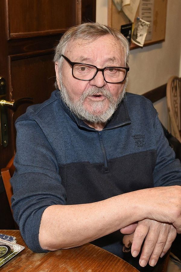 Cimrmani přišli o doktora inženýra: Ve věku 86 let zemřel Jan Hraběta - fotka 1/1