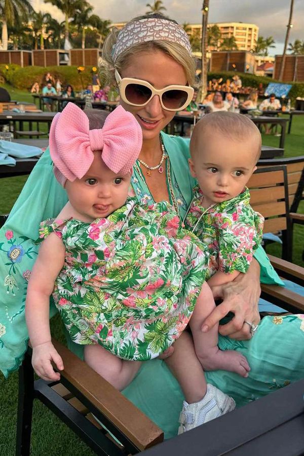 Paris Hilton na Havaji s dcerou i synkem, jemuž se trollové vysmívali kvůli velikosti hlavy. Takhle vypadá dnes! - fotka 1/1