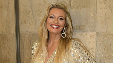 Lucie Borhyová v úsporných třpytivých bikinách pozdravila z dovolené: Z dekoltu nespustíte oči. „Drobátko“ ho připekla