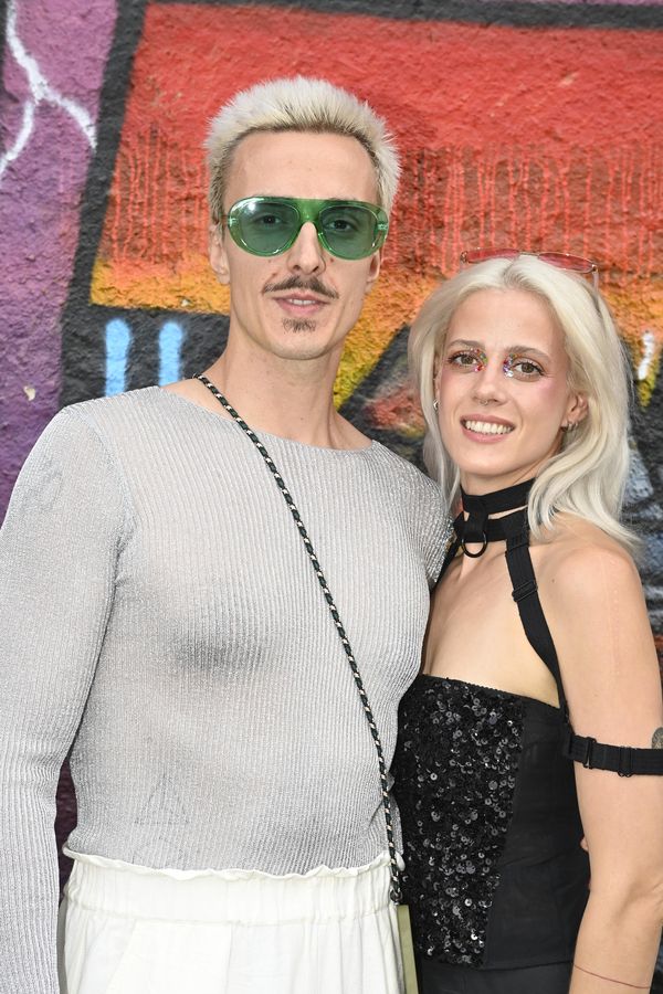 Nejznámější česká violoncellistka se vdala: Žádné honosné šaty, krásná Terezie řekla ano v minisukni - fotka 1/1