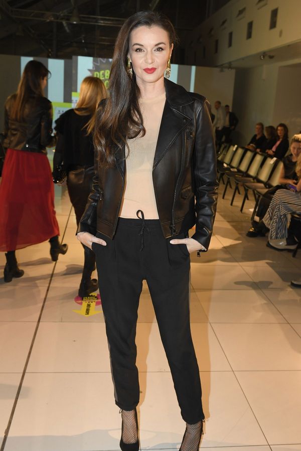 Bujný dekolt a nejhezčí nohy na světě! Iva Kubelková ukázala postavu v sexy mini. Fanoušci neví, kam dřív s očima - fotka 1/1