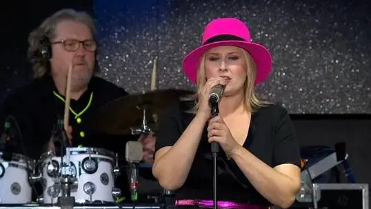Bude takhle řádit i ve StarDance? Mrkněte, jak to Tereza Černochová rozjíždí na pódiu! - Super.cz