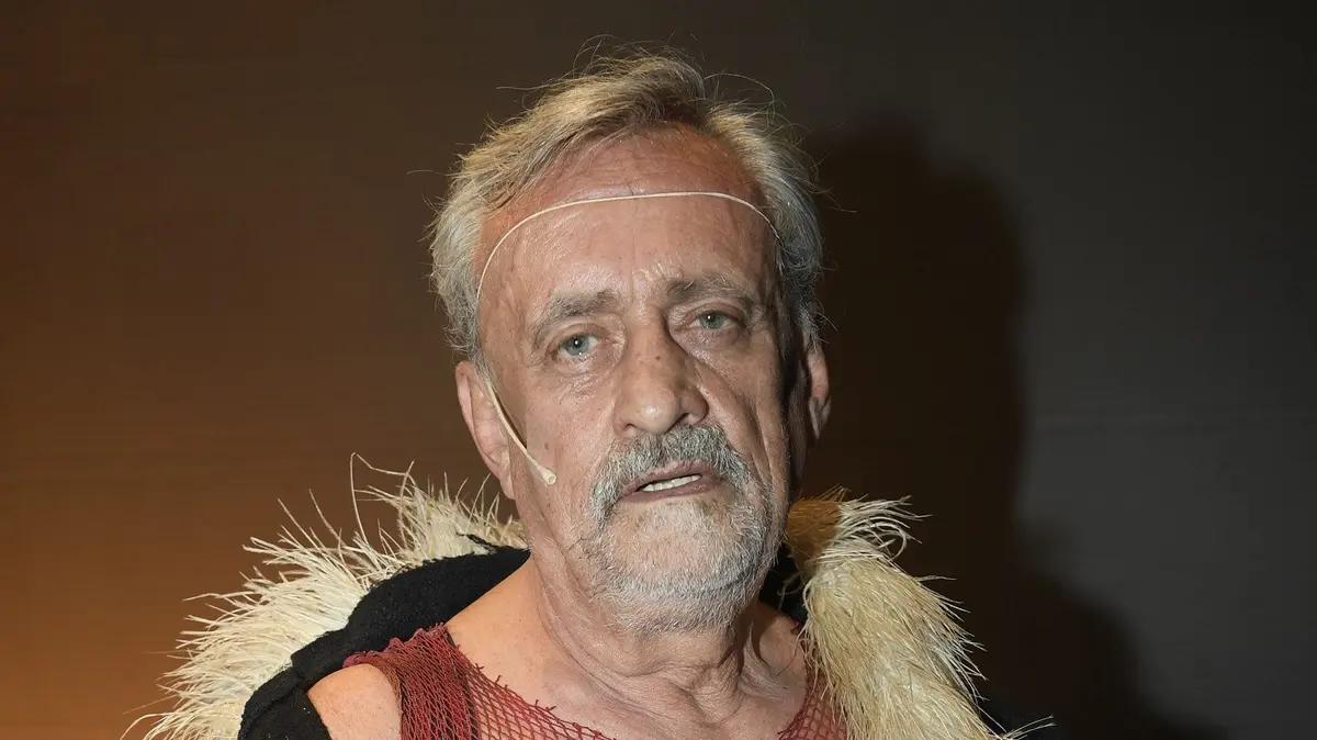 Nezapomenutelný hrobník, kardinál i roztančený sup: V Divadle Kalich hrál Richard Tesařík (†80) 27 let, kolegové pláčou