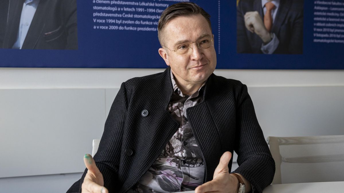 Češi chtějí bydlet blbě a za draho, shrnul Roman Šmucler a nabídl řešení. To nemyslíte vážně, vyděsili se fanoušci