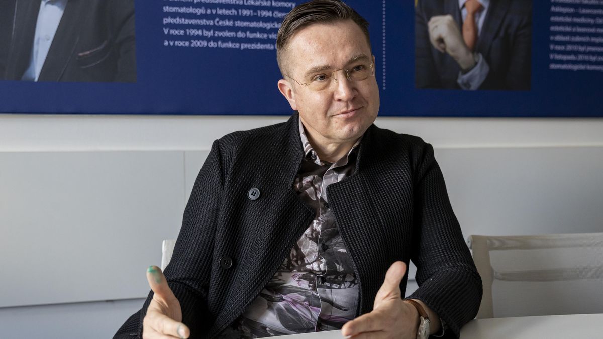 Nejen zubař, ale i klimatolog: Green Deal je okrádání lidí na základě paniky polovzdělanců, říká Roman Šmucler