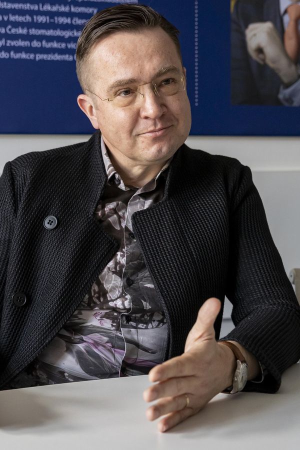 Češi chtějí bydlet blbě a za draho, shrnul Roman Šmucler a nabídl řešení. To nemyslíte vážně, vyděsili se fanoušci - fotka 1/1