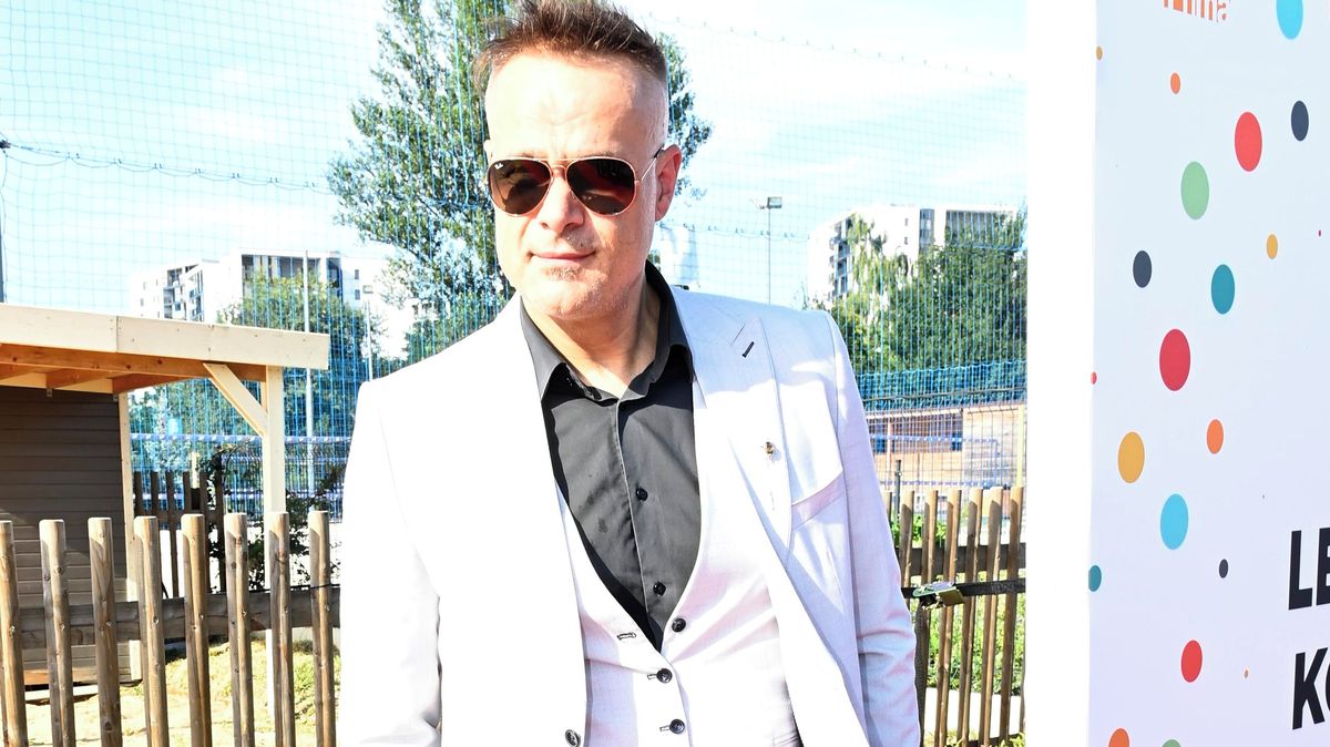 Jaro Slávik z Dubaje, kde žije, uprchl před nálety do jiného emirátu: Fandí napadení Íránu. Držme hubu a krok, říká