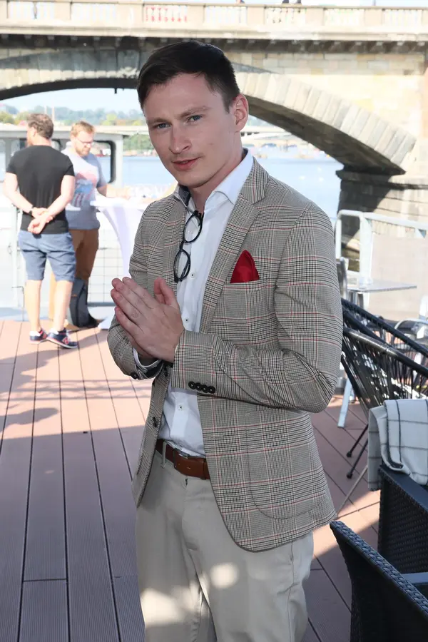 Na internetu se šíří obří kauza českých influencerů! Kývli za honorář a dovču na propagaci komunistické strany v Číně - fotka 1/1