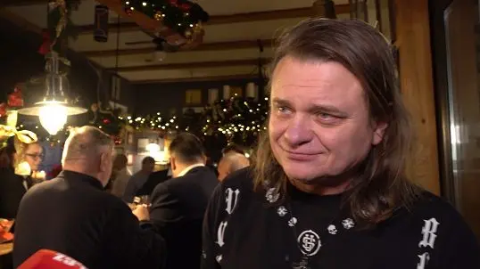 Už 7 let je dědečkem: Bláznivý rocker Vilém Čok ale svoji vnučku dárky nerozmazluje - Super.cz