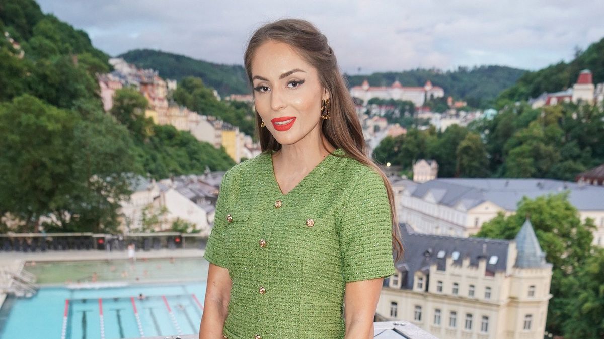 Italové museli zírat! Týnuš Třešničková v nekonečném bazénu vyšpulila zadeček v bikinách