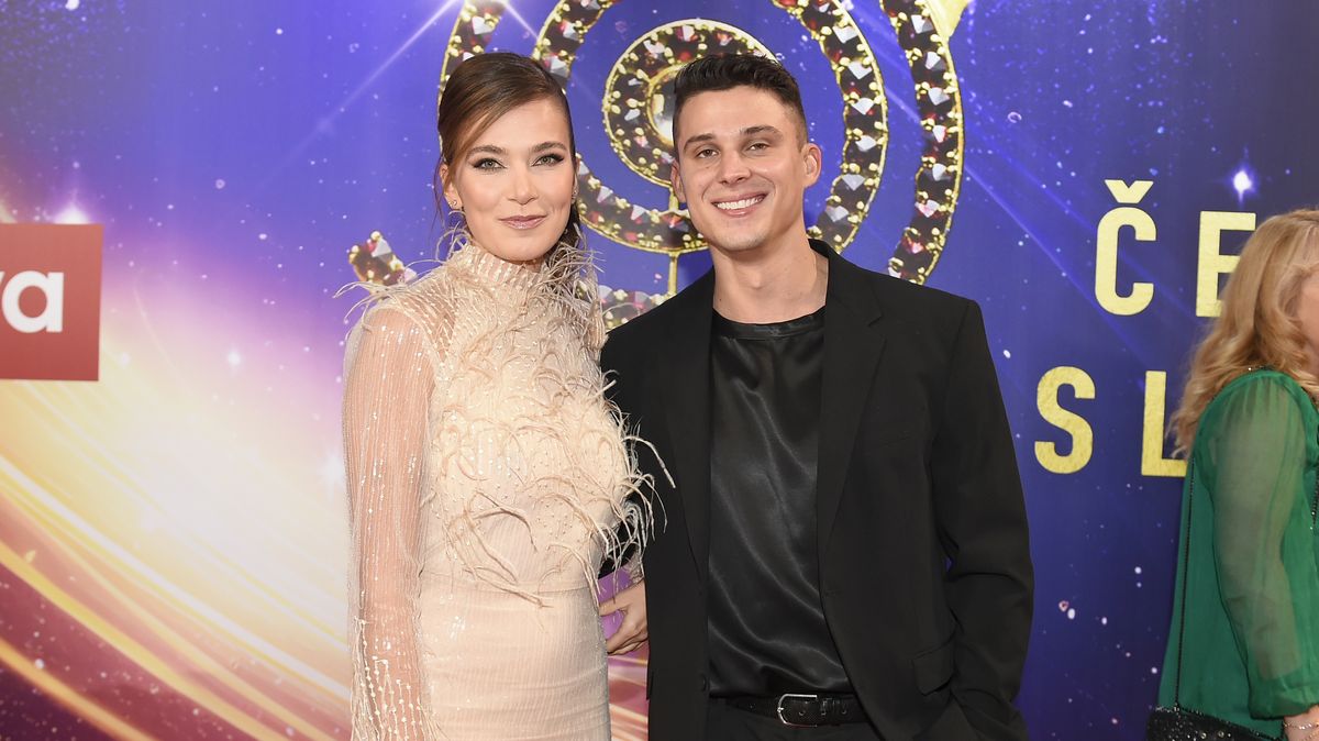Fotky, ze kterých vám bude zima. Andrea Bezděková si volno se svým klukem umí užít. Nezastaví je ani sněhová bouře