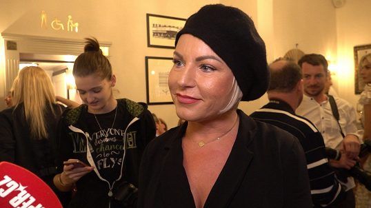 Martina Pártlová skoro přišla o vlasy: Schovává je pod rádiovkou! | Stream