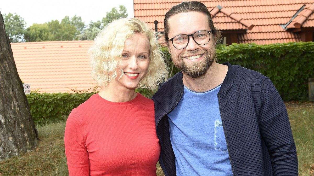 Dovolená Richarda Krajča a jeho ženy je pořádně pikantní. Karin se ve vaně ukázala nahá!