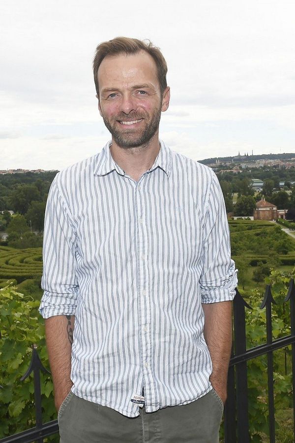 Ty jsi trouba! nandal mu to sledující. Lukáš Langmajer zveřejnil romantické video s manželkou, která mu odpustila nevěru - fotka 1/1