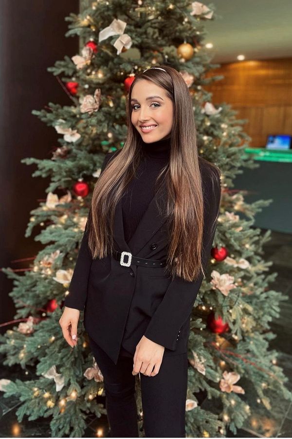 Dcera Jiřího Šlégra se zasnoubila! Jessica je pořádná kočka. Přítel hokejista jí nasadil prsten s obřím diamantem - fotka 1/1