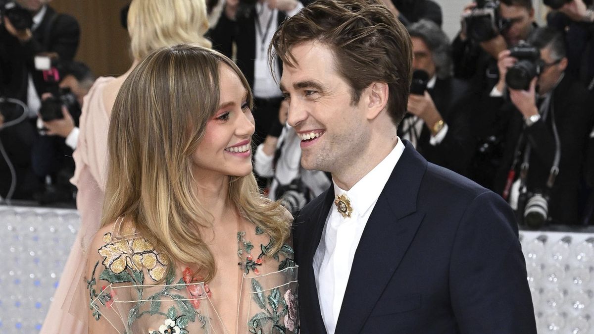 Robert Pattinson et Suki Waterhouse sont devenus parents