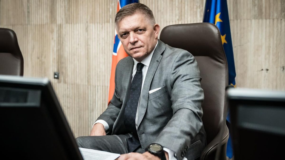 Když vás nezavřou ani nezabijí, posílí vás to: Robert Fico odhodil berle a Slováci šílí. Jánošík by zbledl závistí