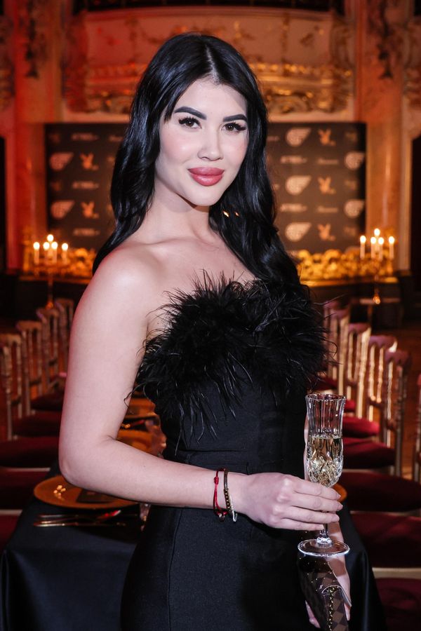 Téměř nahá v posteli ukázala svůj zadeček! Bývalá pornoherečka Lady Dee to s erotikou stále umí - fotka 1/1