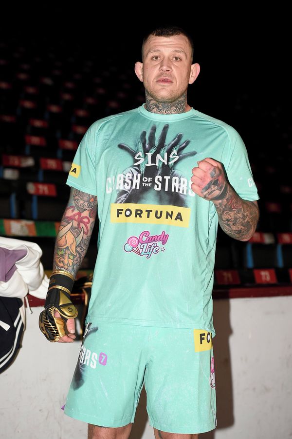 Zakousl se mi do ucha a začal trhat: Václav Mikulášek popisuje zákeřný útok svého soupeře. Má 15 stehů - fotka 1/1