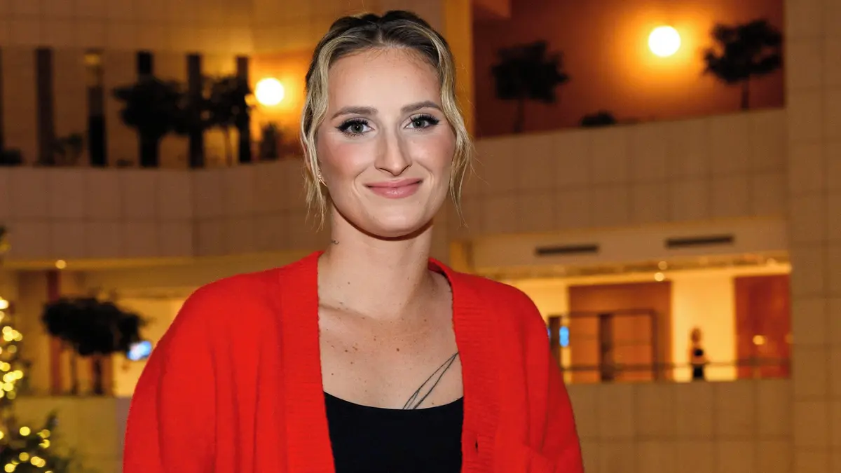 Potrestaná tenistka Vondroušová hodila tenis za hlavu: Žhavé fotky z exotiky včetně zadečku v bikinách!