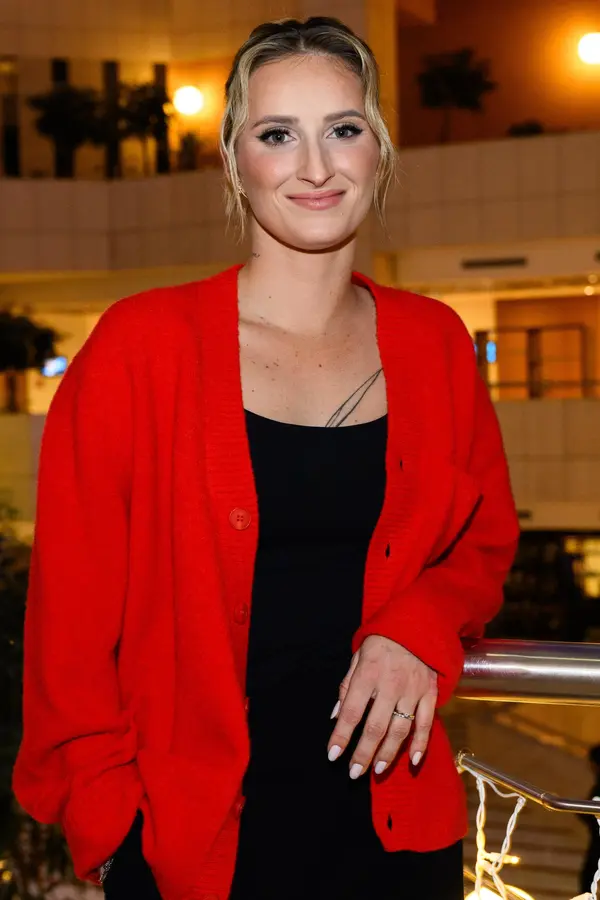 Tenistka Markéta Vondroušová na dovolené v exotice: Svlékla se do plavek… A pak? Líbačka s přítelem! - fotka 1/1