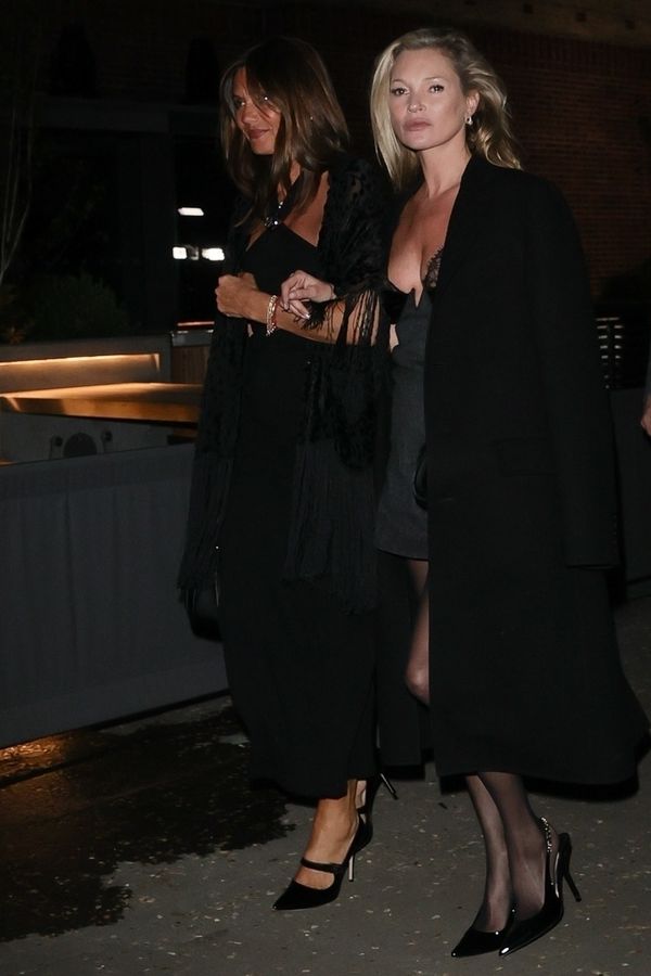 Stará dobrá Kate Moss je zpět: Na večírek vyrazila za důležitou dámu. A takhle to vypadalo cestou zpátky - fotka 1/1