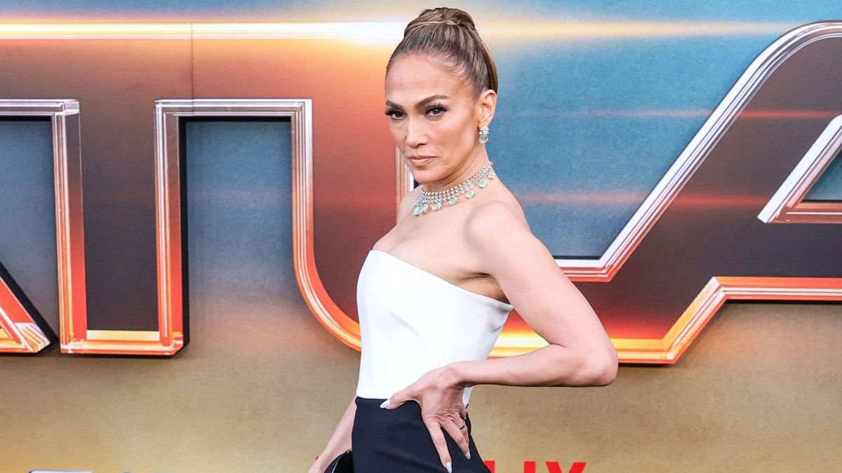 Jennifer Lopez (55) na své narozeniny sdílela selfie v plavkách. Takovou smršť negativních reakcí ale určitě nečekala