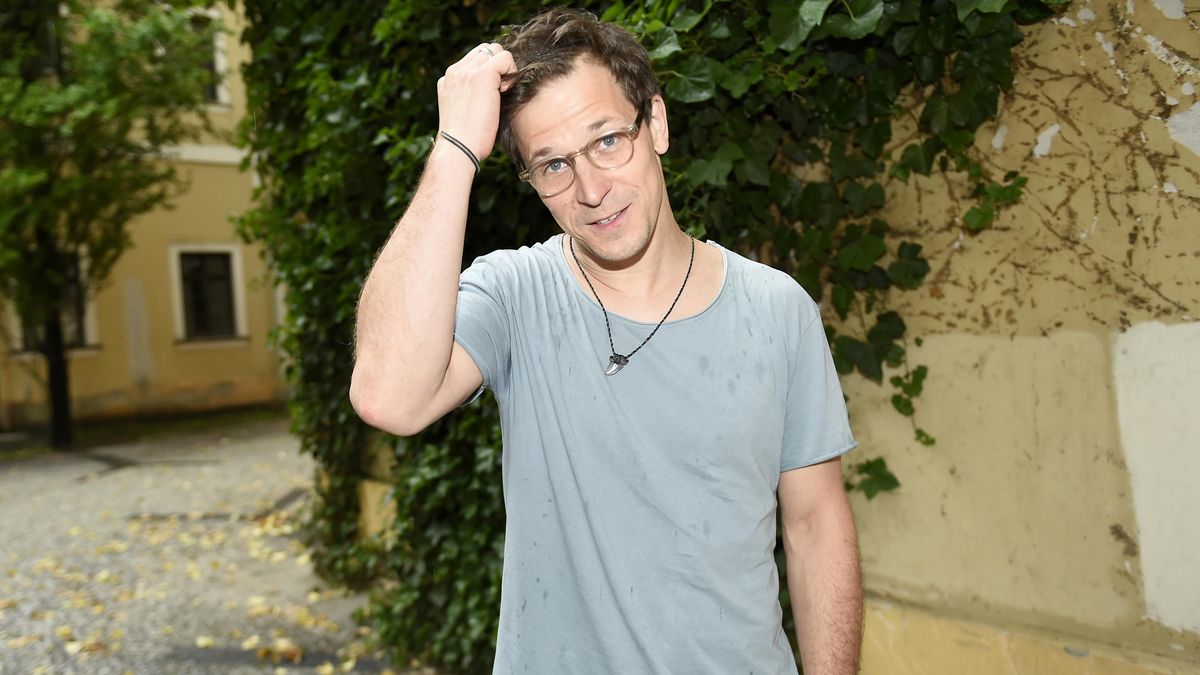 Igor Orozovič se pochlubil dcerkou. To je tak krásný a silný, rozplývá se Eva Holubová