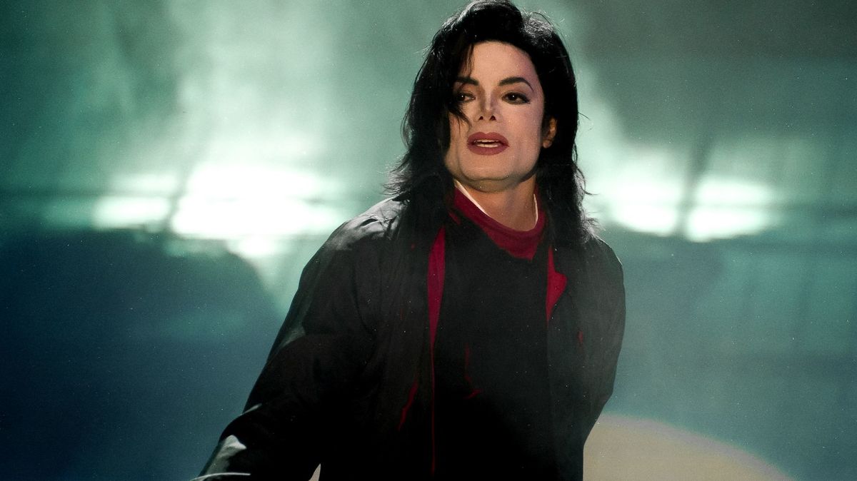 KVÍZ: Michael Jackson zemřel před 15 lety. Víte, kdy šel na první plastiku nosu nebo čím zlobil svou sestru?