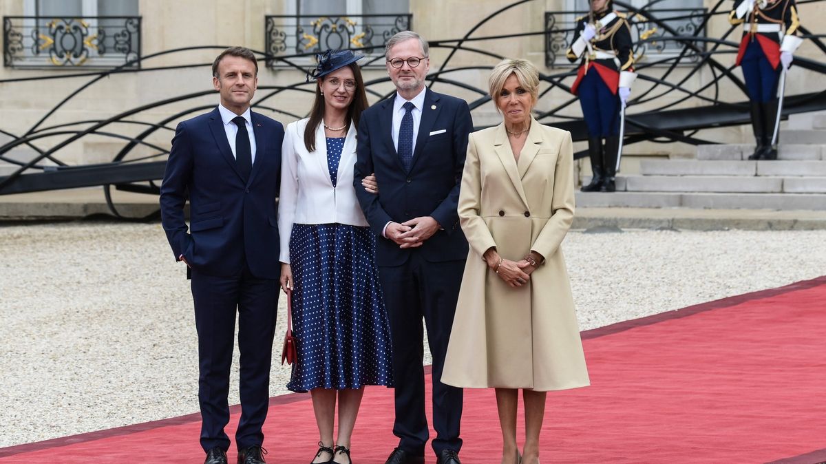 Filip Vaněk o outfitu manželky premiéra. To si půjčila z fundusu? Obrovská dávka buranismu, teta z horní dolní!