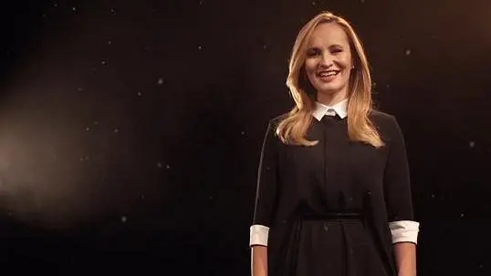 Monika Absolonová má nový vánoční klip: Na tenhle song nejvíc trsá její syn Tadeáš - Super.cz