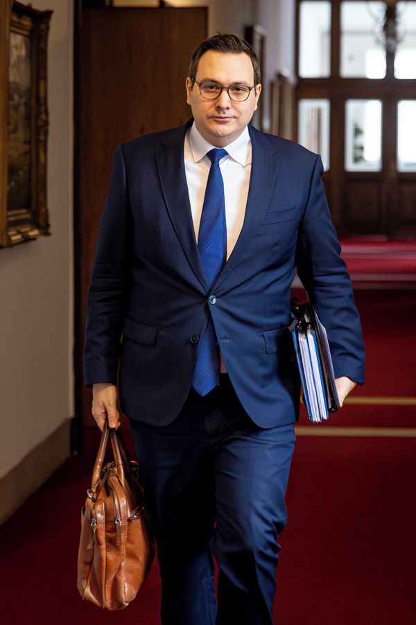 „A co jako?“ Jan Lipavský se pochlubil, že jel metrem. Lidé se mu pořádně vysmáli - fotka 1/1