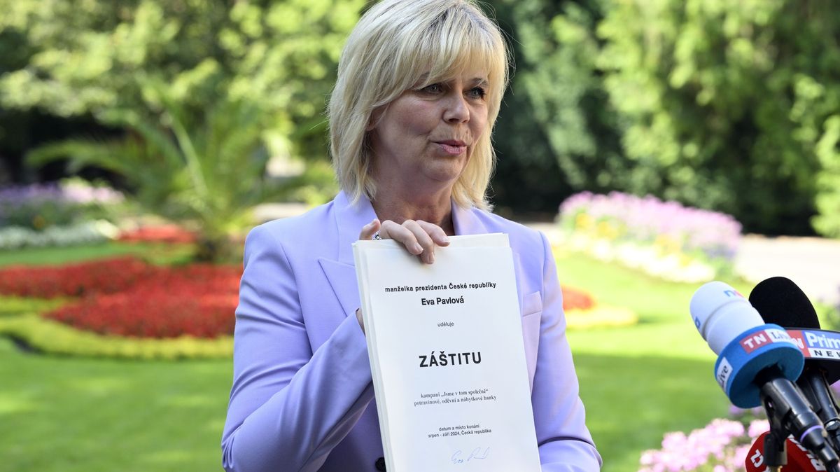 Eva Pavlová na Hradě podpořila matky samoživitelky. Kromě díků se jí dostalo i ostré kritiky. Prý se oblékla moc ležérně