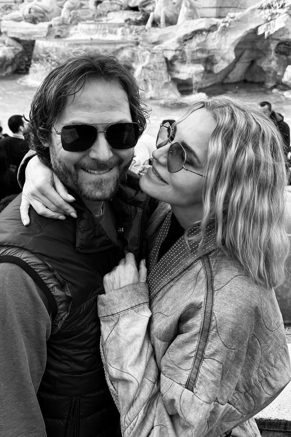 Zamilované fotky Dary a Nedvěda! Rok od zásnub veselka nikde, ale zpěvačka září vedle fotbalové star štěstím - fotka 1/1