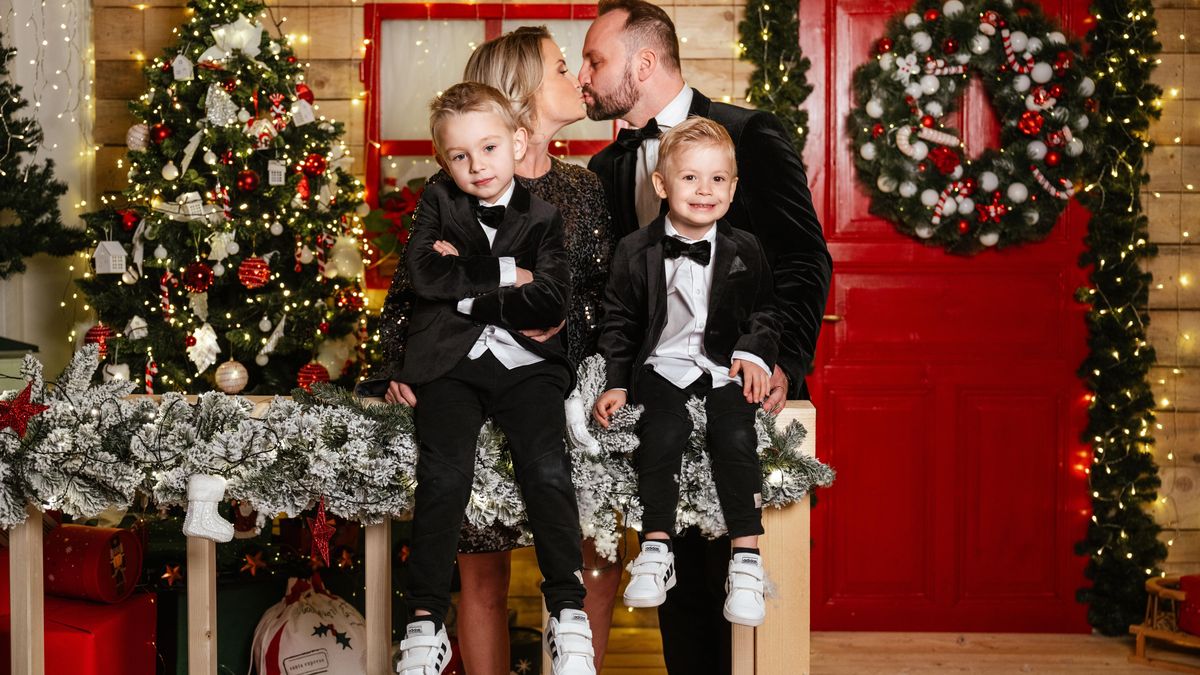 Kluci rostou jako z vody. Marek Dědík ze StarDance se pochlubil rozkošnými vánočními snímky s manželkou a syny