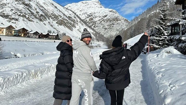 Dokonalá rodinka: Zamilovaná Dara Rolins přivítala nový rok v italských Alpách a pochlubila se dojemným okamžikem