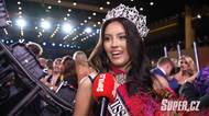Předloni neuspěla, letos se raduje z korunky: Ohnivá tmavovláska srovnala dvě finále Miss