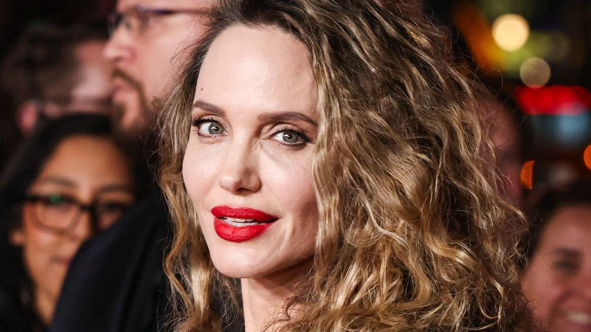 Angelina Jolie přišla před padesátkou s novou image: „Tohle je pecka, je úžasně krásná,“ jsou z ní lidé paf